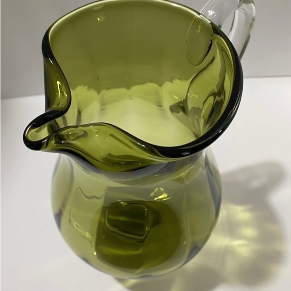 VTG Hand Blown Green Art Glass Pitcher Clear Handle Pedestal Base MCM 54 oz - Picture 12 of 15